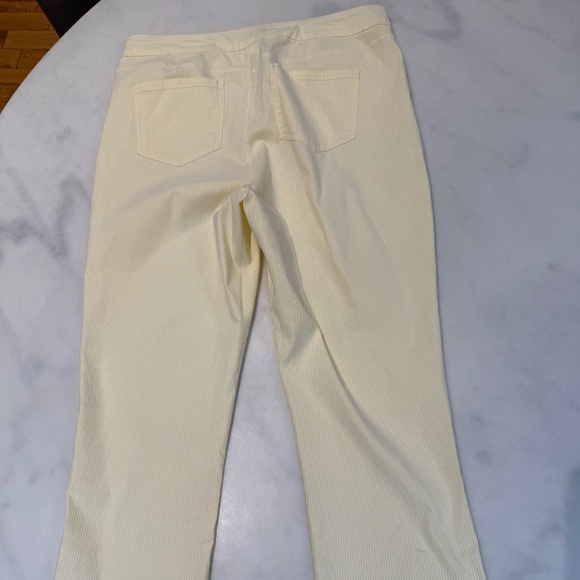 Women’s Capri Pants, Mario Serrani Italy- Size Large, 22” Inseam, Highrise cut - Picture 3 of 8